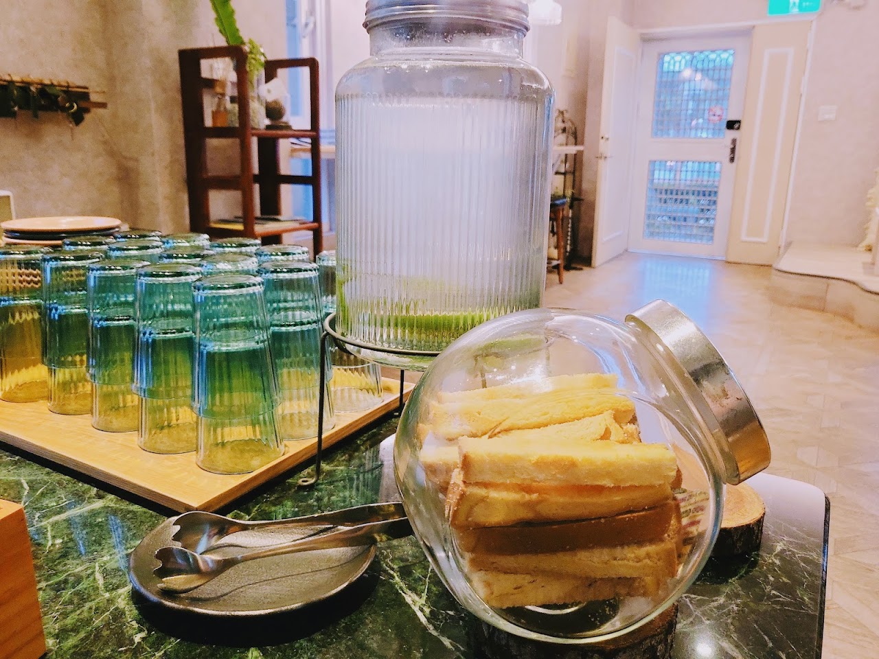 茉白民宿 | 東大門旁全新電梯民宿|寵物友善 官網訂房優惠中